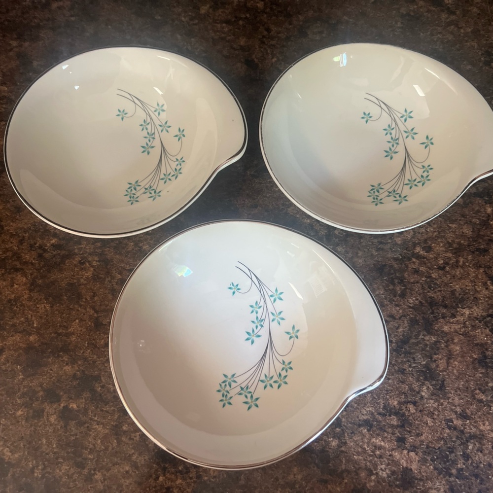 Royal China, 22 KT. Platinum Sorrento, Made in USA, Handled Soup Bowl